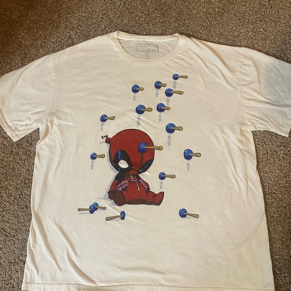 Marvel Kids Cream T-Shirt with Deadpool Graphic Size 14(xl) youth